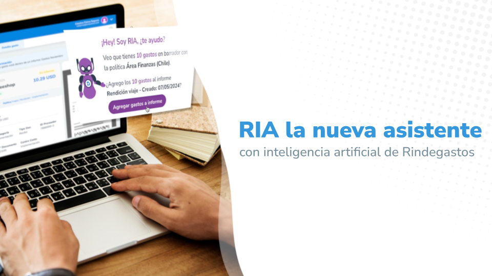 Pantalla de computadora portátil mostrando una ventana emergente de RIA, la nueva asistente virtual inteligente de Rindegastos. La ventana emergente dice: '¡Hey! Soy RIA, ¿te ayudo? Veo que tienes 10 gastos en borrador con la política Área Finanzas (Chile). ¿Agrego los 10 gastos al informe Rendición viaje - Creado: 07/05/2024?' con un botón púrpura que dice 'Agregar gastos al informe'. A la derecha, un texto que dice 'RIA la nueva asistente virtual con inteligente artificial de Rindegastos